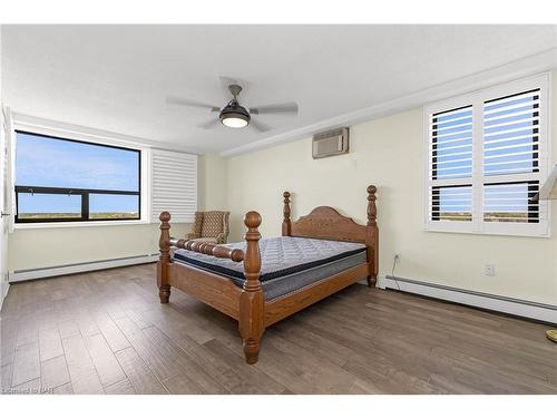 803-141 Church Street, St. Catharines, ON - Indoor Photo Showing Bedroom