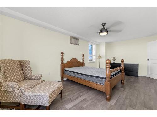 803-141 Church Street, St. Catharines, ON - Indoor Photo Showing Bedroom