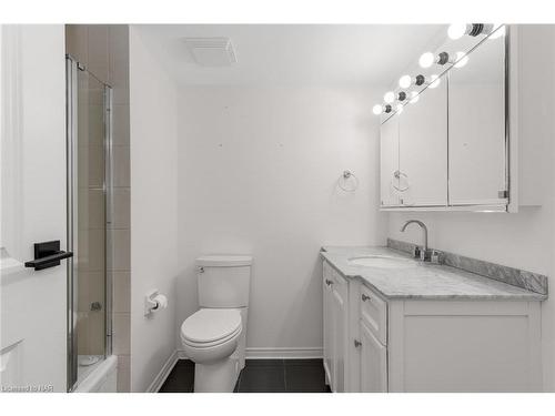 803-141 Church Street, St. Catharines, ON - Indoor Photo Showing Bathroom