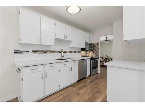 803-141 Church Street, St. Catharines, ON - Indoor Photo Showing Kitchen