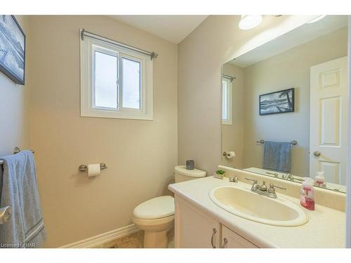 4 Briarsdale Crescent, Welland, ON - Indoor Photo Showing Bathroom