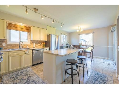 4 Briarsdale Crescent, Welland, ON - Indoor Photo Showing Kitchen With Double Sink