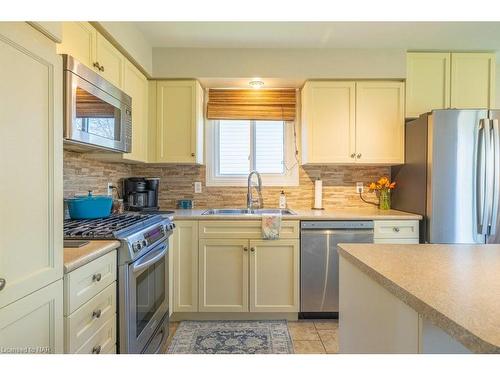 4 Briarsdale Crescent, Welland, ON - Indoor Photo Showing Kitchen With Double Sink