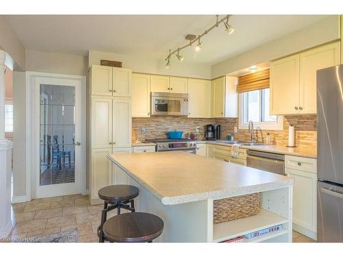 4 Briarsdale Crescent, Welland, ON - Indoor Photo Showing Kitchen