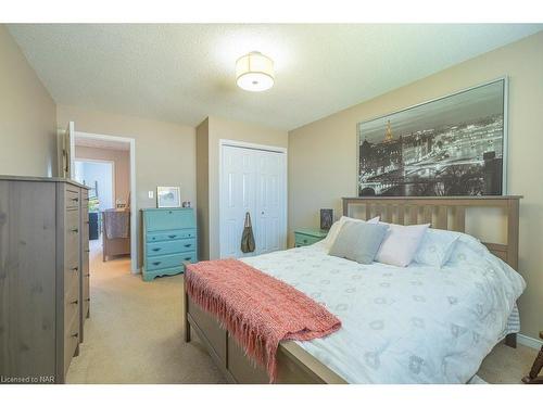 4 Briarsdale Crescent, Welland, ON - Indoor Photo Showing Bedroom