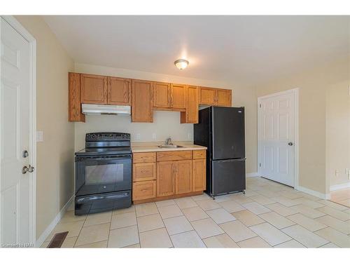 39 Saturn Road, Port Colborne, ON - Indoor Photo Showing Kitchen