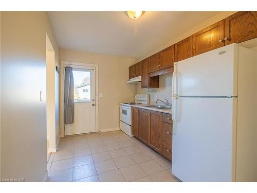 44 Saturn Road, Port Colborne, ON - Indoor Photo Showing Kitchen