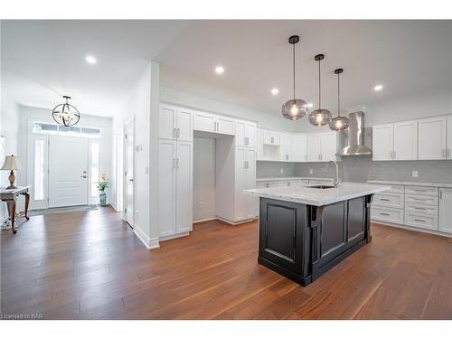 1129 Balfour Street, Fonthill, ON - Indoor Photo Showing Kitchen