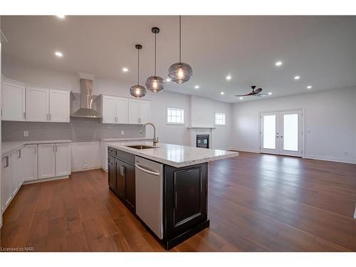 1129 Balfour Street, Fonthill, ON - Indoor Photo Showing Kitchen