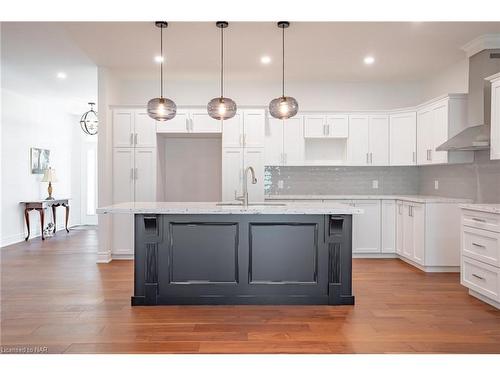 1129 Balfour Street, Fonthill, ON - Indoor Photo Showing Kitchen With Upgraded Kitchen