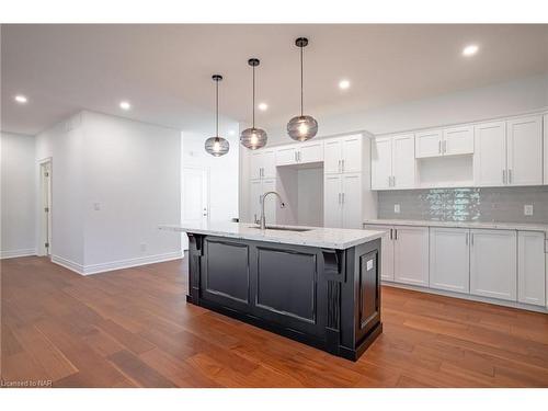 1129 Balfour Street, Fonthill, ON - Indoor Photo Showing Kitchen With Upgraded Kitchen