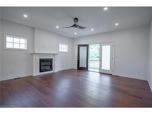 1129 Balfour Street, Fonthill, ON - Indoor Photo Showing Living Room With Fireplace