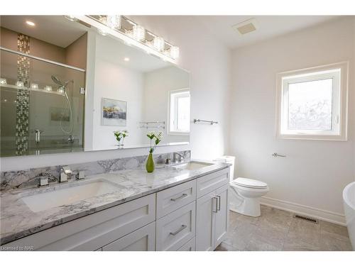 1129 Balfour Street, Fonthill, ON - Indoor Photo Showing Bathroom