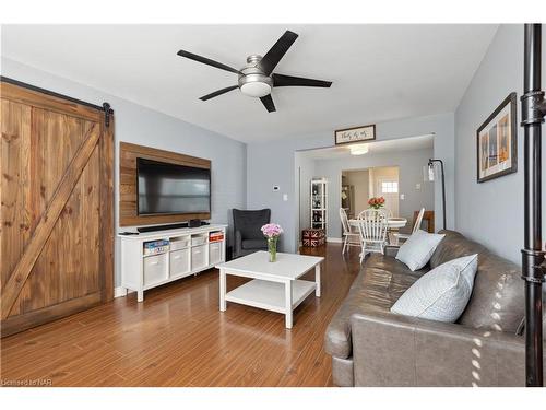 46 Doncaster Boulevard, St. Catharines, ON - Indoor Photo Showing Living Room