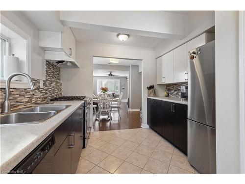 46 Doncaster Boulevard, St. Catharines, ON - Indoor Photo Showing Kitchen With Double Sink