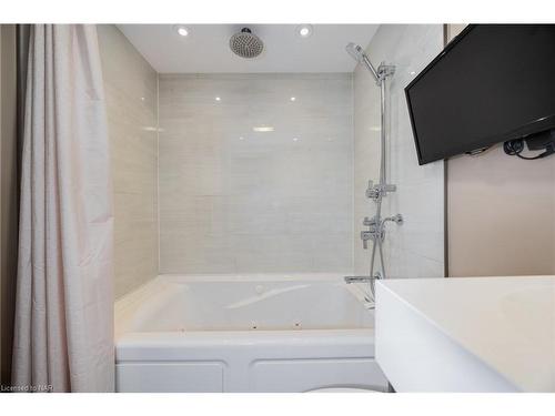 833C-12 Laidlaw Street, Toronto, ON - Indoor Photo Showing Bathroom