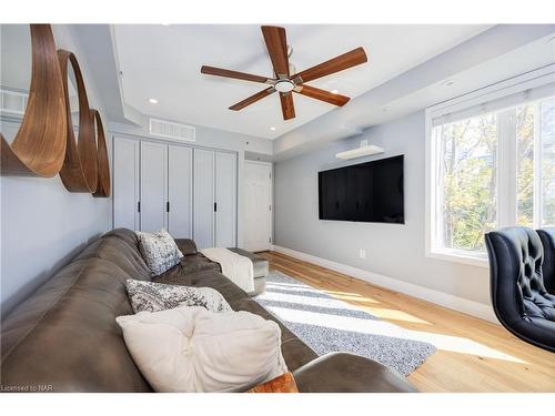 833C-12 Laidlaw Street, Toronto, ON - Indoor Photo Showing Living Room