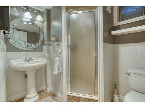 42 Rosemore Road, St. Catharines, ON - Indoor Photo Showing Bathroom