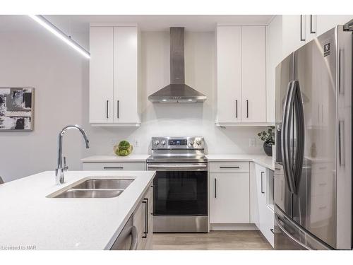 10-205 St Davids Road, Thorold, ON - Indoor Photo Showing Kitchen With Double Sink