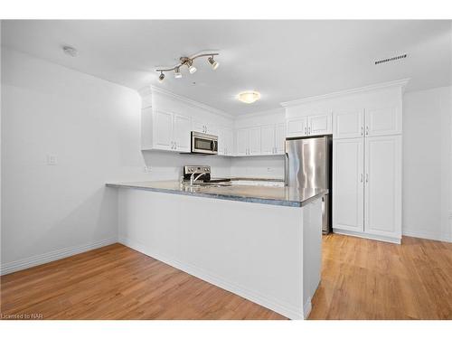 111-141 Vansickle Road, St. Catharines, ON - Indoor Photo Showing Kitchen