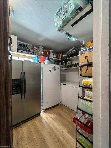 30 Forsythe Street, Fort Erie, ON - Indoor Photo Showing Garage