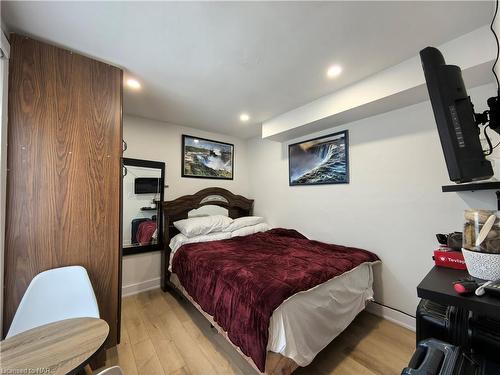 30 Forsythe Street, Fort Erie, ON - Indoor Photo Showing Bedroom