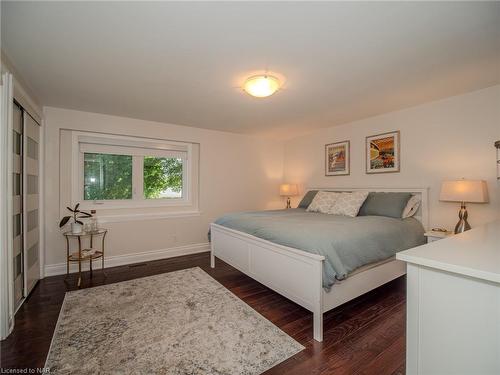 11 Preston Drive, St. Catharines, ON - Indoor Photo Showing Bedroom