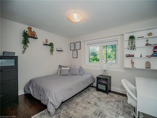 11 Preston Drive, St. Catharines, ON - Indoor Photo Showing Bedroom