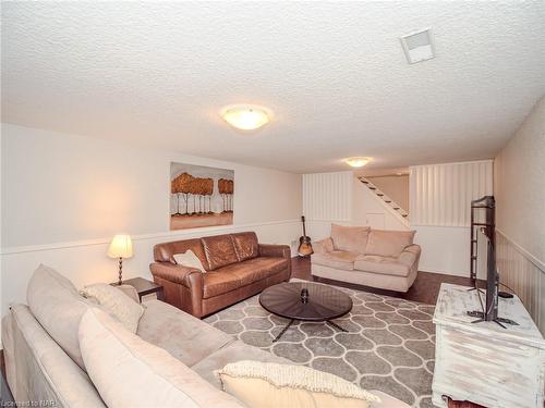 11 Preston Drive, St. Catharines, ON - Indoor Photo Showing Living Room