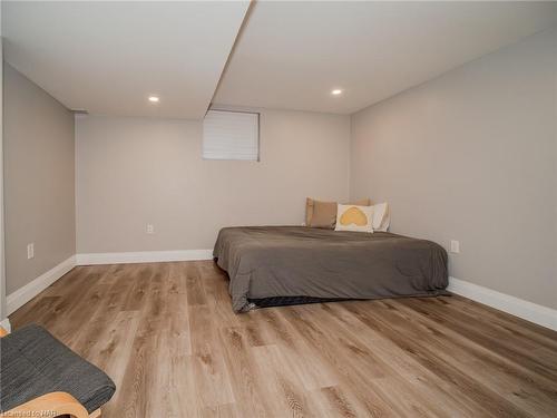 11 Preston Drive, St. Catharines, ON - Indoor Photo Showing Bedroom