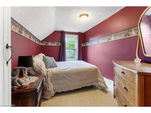 5400 North Service Road, Beamsville, ON - Indoor Photo Showing Bedroom