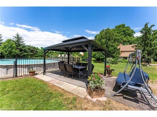 5400 North Service Road, Beamsville, ON - Outdoor With Backyard