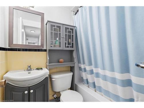 35-454 Carlton Street, St. Catharines, ON - Indoor Photo Showing Bathroom