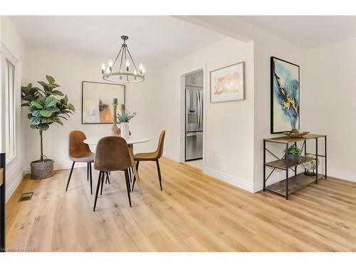 6471 Riall Street, Niagara Falls, ON - Indoor Photo Showing Dining Room