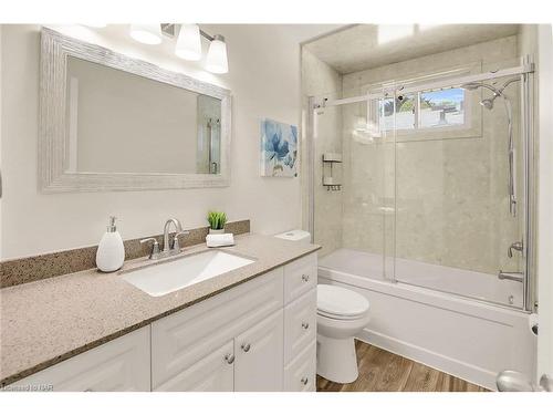 6471 Riall Street, Niagara Falls, ON - Indoor Photo Showing Bathroom