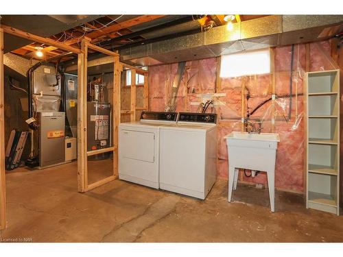 6471 Riall Street, Niagara Falls, ON - Indoor Photo Showing Laundry Room