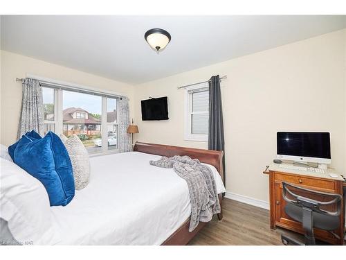 91 Bell Street, Port Colborne, ON - Indoor Photo Showing Bedroom