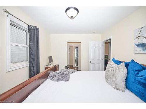 91 Bell Street, Port Colborne, ON - Indoor Photo Showing Bedroom