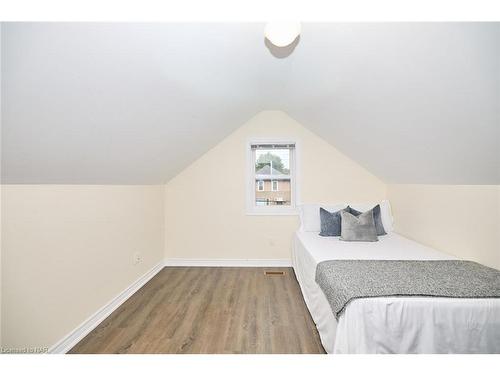 91 Bell Street, Port Colborne, ON - Indoor Photo Showing Bedroom