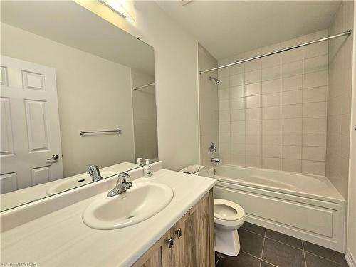 112 Brighton Lane, Thorold, ON - Indoor Photo Showing Bathroom