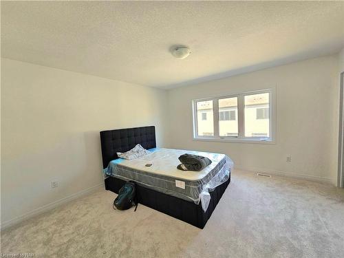 112 Brighton Lane, Thorold, ON - Indoor Photo Showing Bedroom