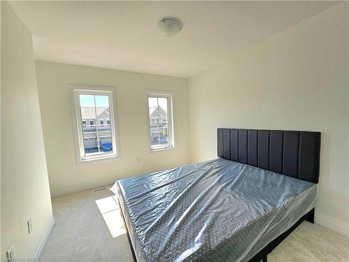 112 Brighton Lane, Thorold, ON - Indoor Photo Showing Bedroom