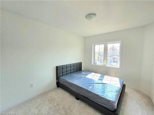 112 Brighton Lane, Thorold, ON - Indoor Photo Showing Bedroom