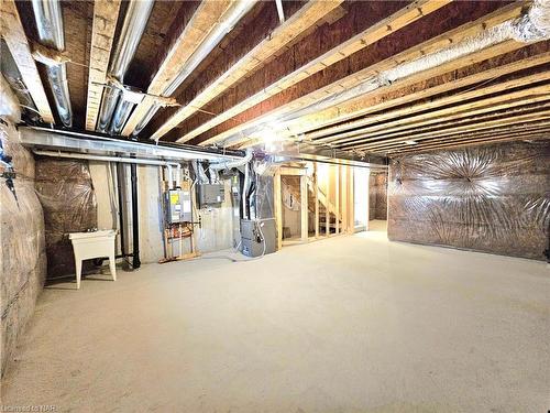 112 Brighton Lane, Thorold, ON - Indoor Photo Showing Basement