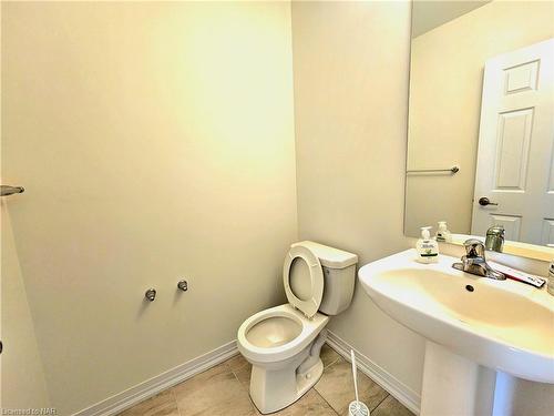 112 Brighton Lane, Thorold, ON - Indoor Photo Showing Bathroom