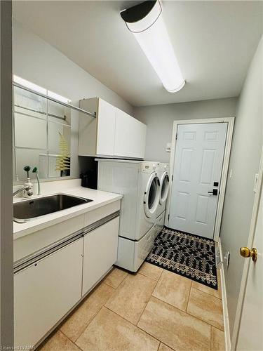 10638 Willoughby Drive, Niagara Falls, ON - Indoor Photo Showing Laundry Room