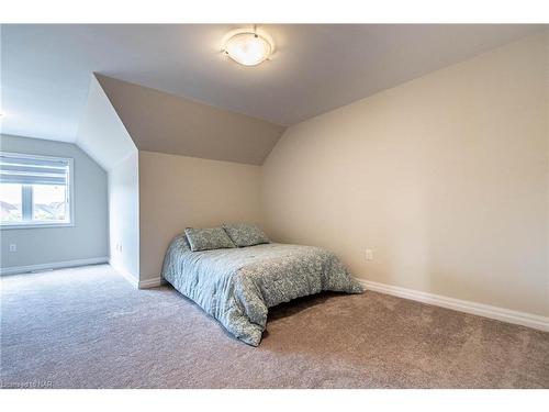 62-4311 Mann Street, Niagara Falls, ON - Indoor Photo Showing Bedroom