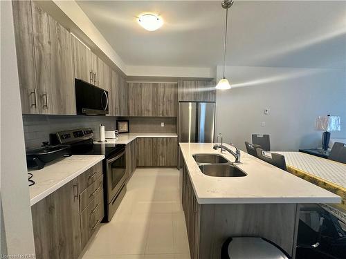 62-4311 Mann Street, Niagara Falls, ON - Indoor Photo Showing Kitchen With Double Sink With Upgraded Kitchen