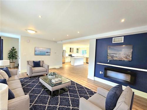 155 Samuelson Street, Cambridge, ON - Indoor Photo Showing Living Room