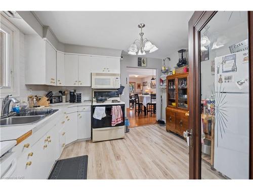 184 Wellington Street, Port Colborne, ON - Indoor Photo Showing Kitchen With Double Sink